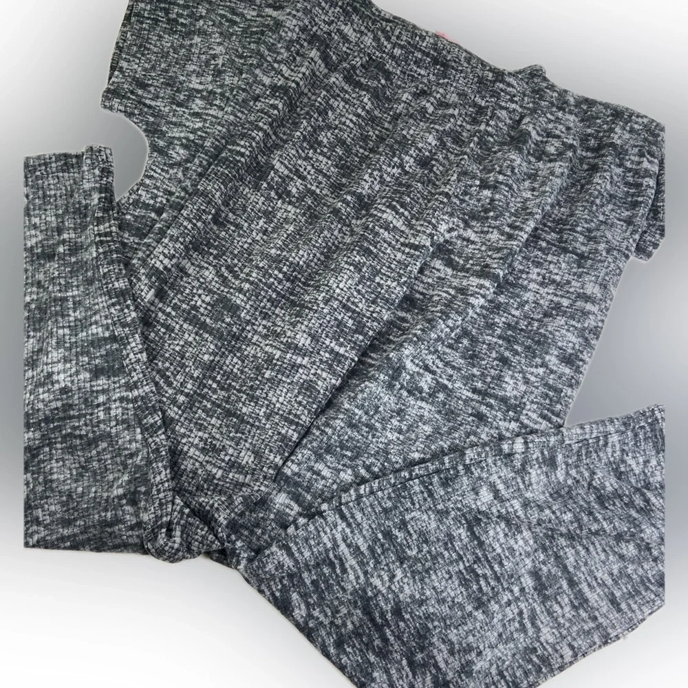 NWT Isaac Mizrahi Lounge pajamas set grey black pants and short sleeve top - Picture 16 of 16
